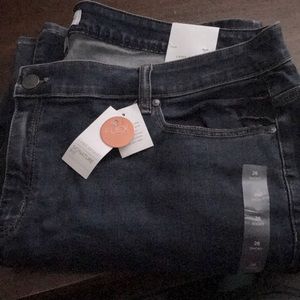 Brand new!! Short Boot cut signature fit jeans!!